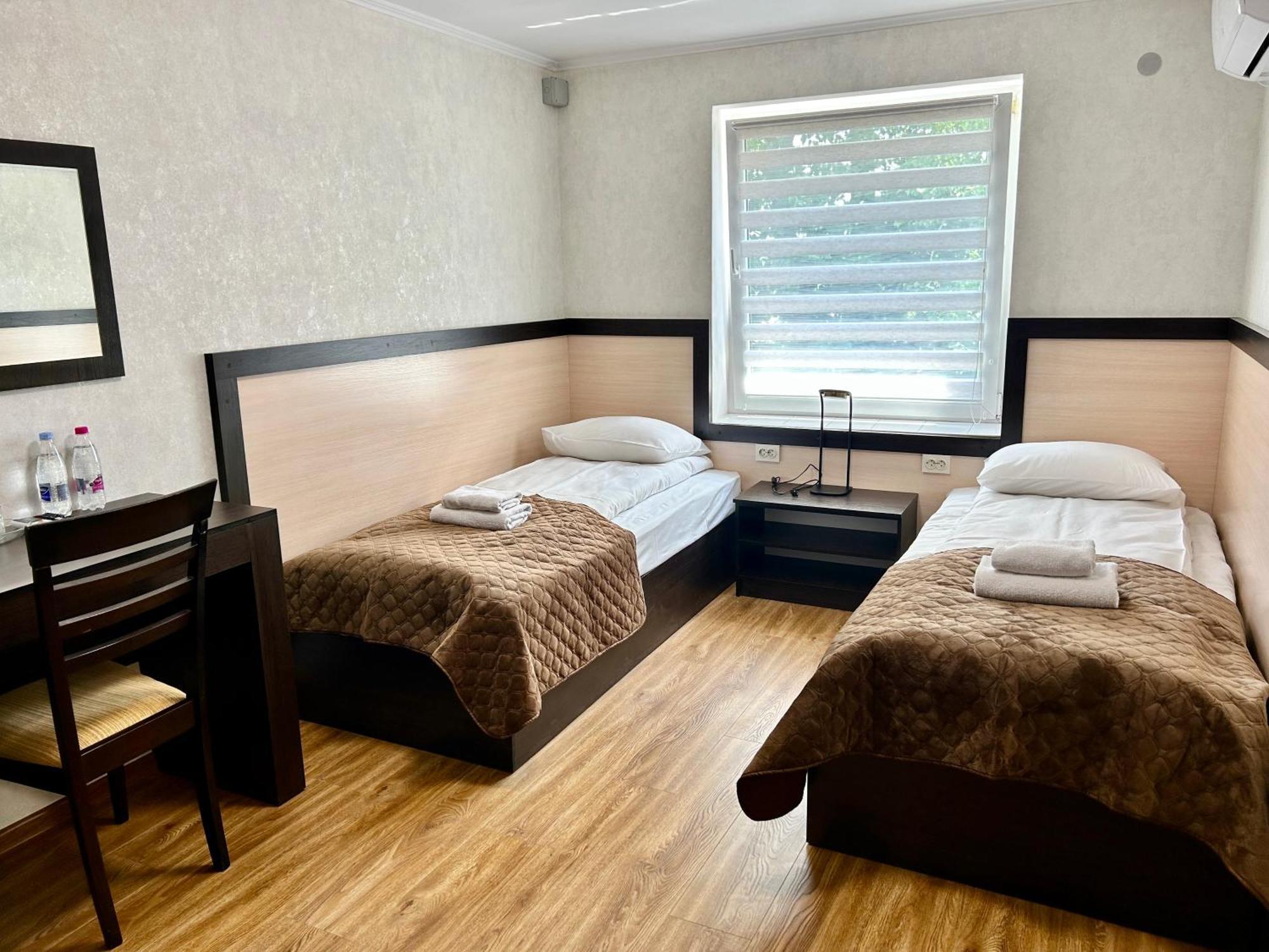 Hotel Koral Chernivtsi Exterior photo